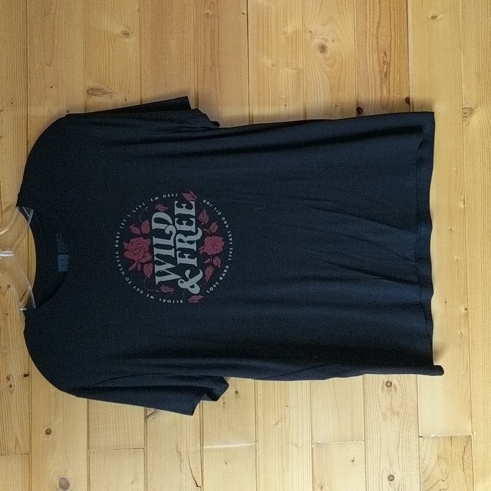 LIRA: Black, short sleeve, graphic t-shirt.